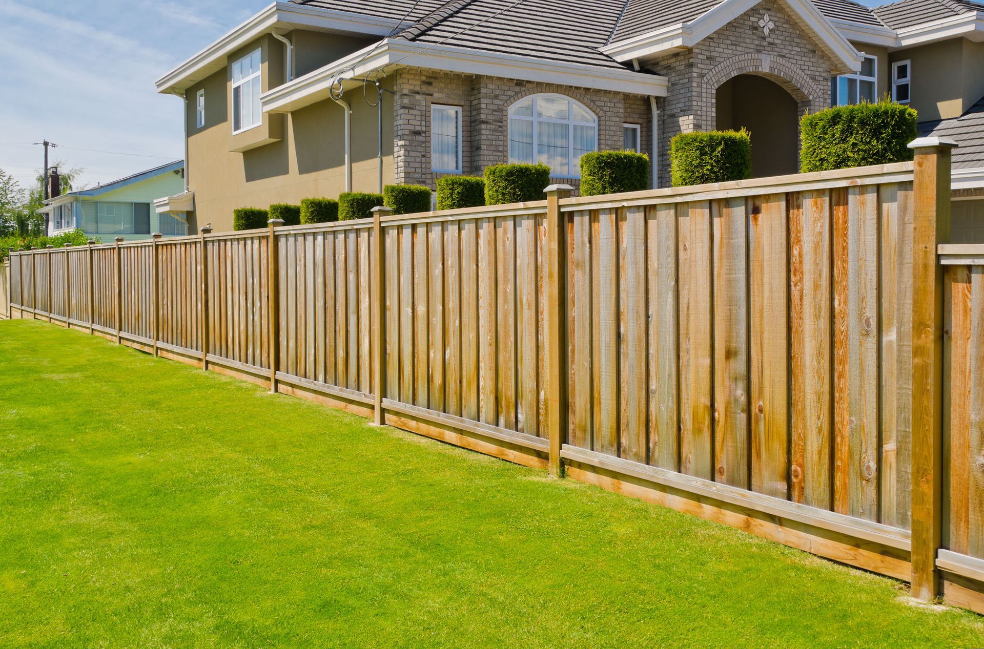 Importance of hiring experts for fence installation and maintenance services
